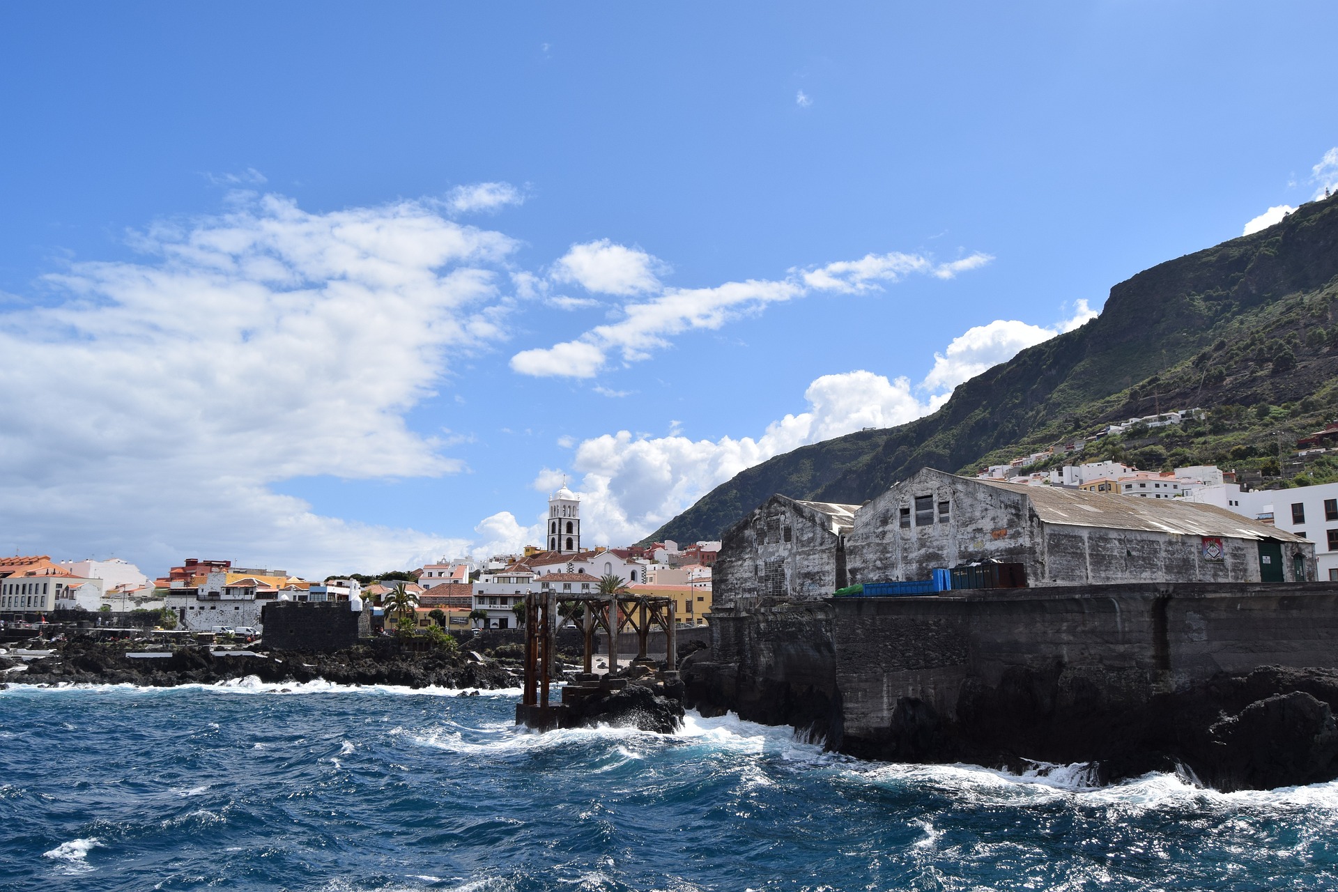 Garachico: Un Incantevole Villaggio Storico sul Mare a Tenerife